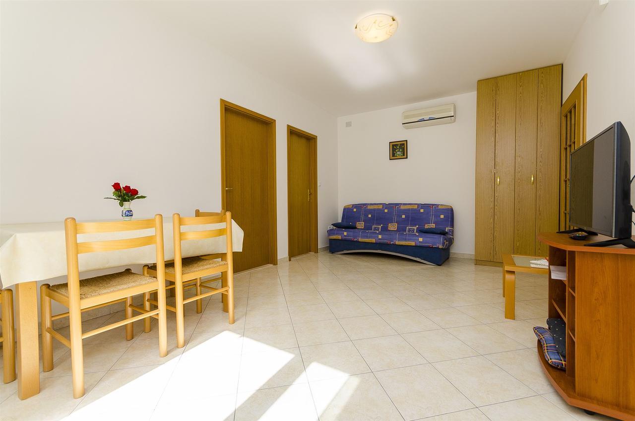 Apartments Krusica Трогір Екстер'єр фото