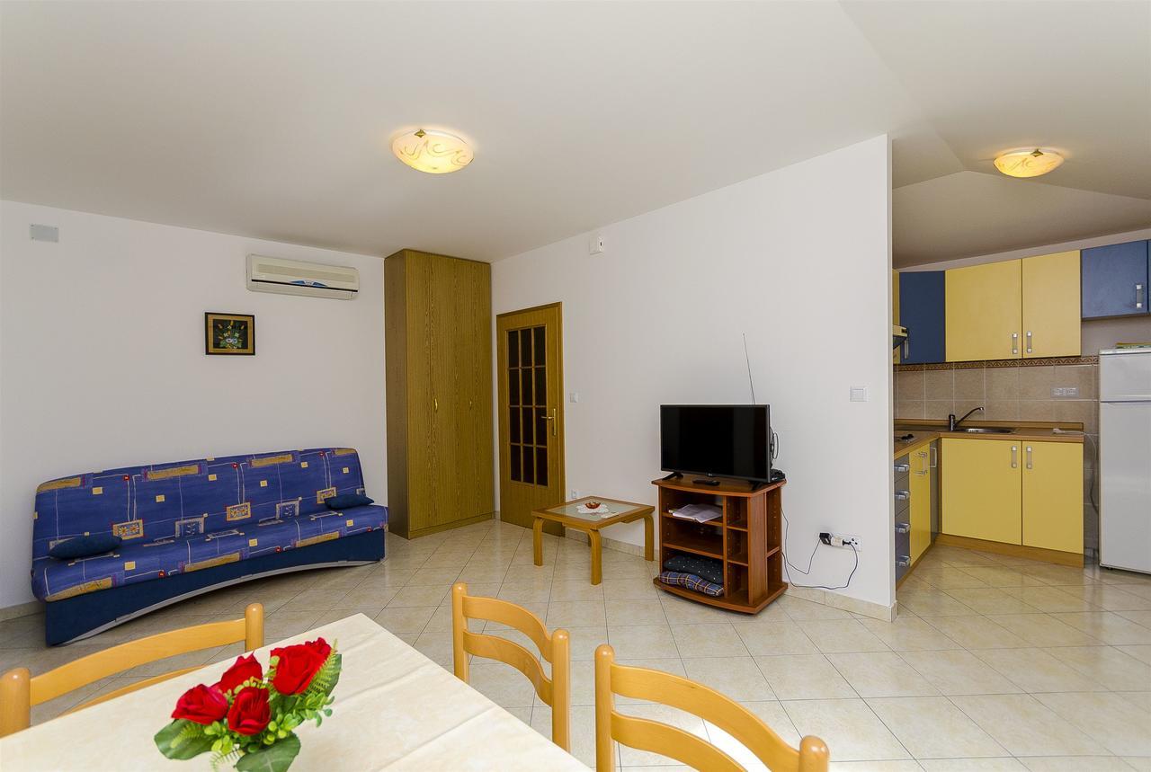 Apartments Krusica Трогір Екстер'єр фото